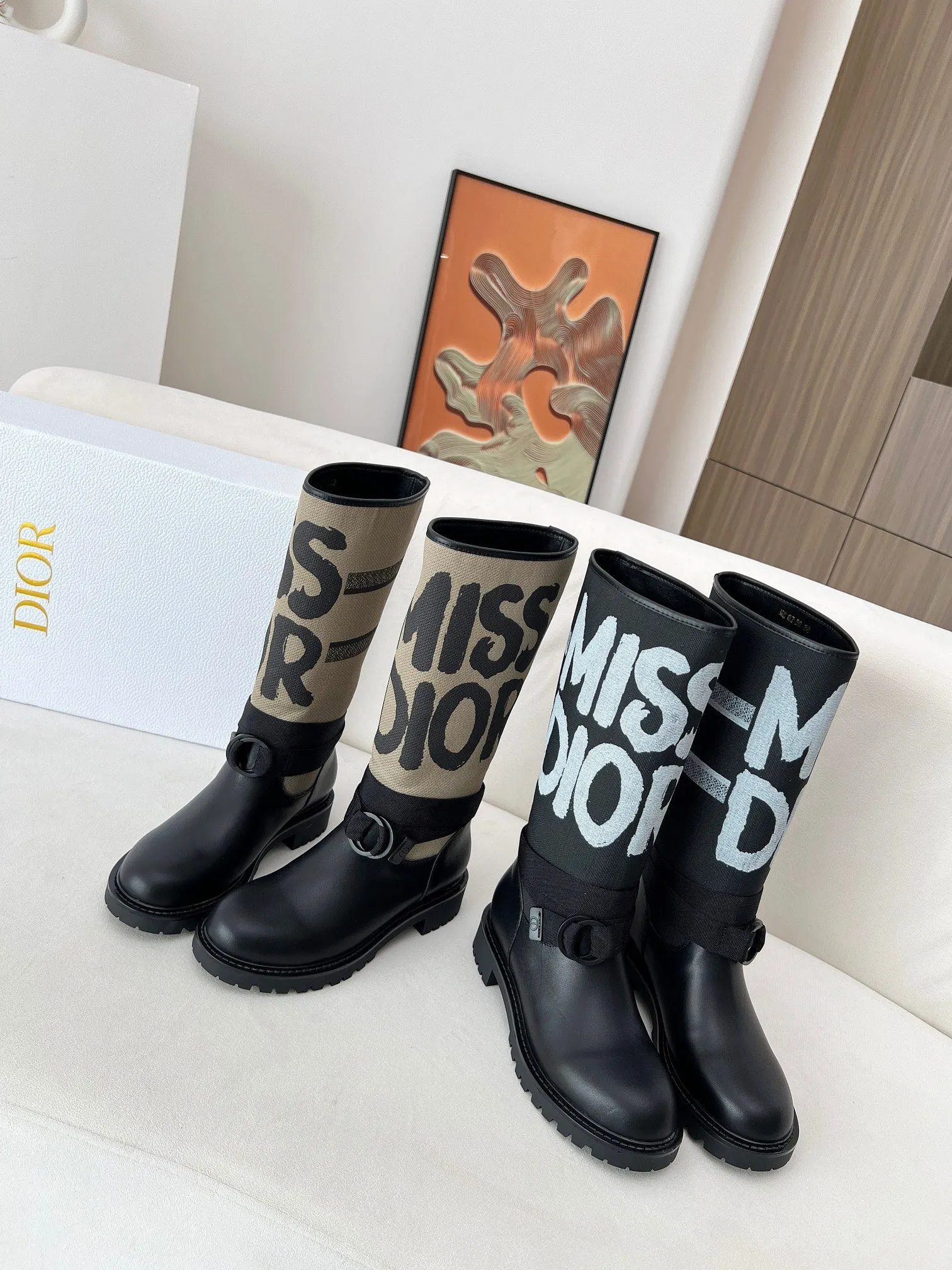 👟👟Ex-factory price 600💯💯2024 Dior new autumn and winter products🌹Fashion and trends coexist. Imported original fabrics are customized one to one. Female 35-41 Fabric: Imported cowhide Lining: Sheep lining Outsole: Original molded rubber outsole